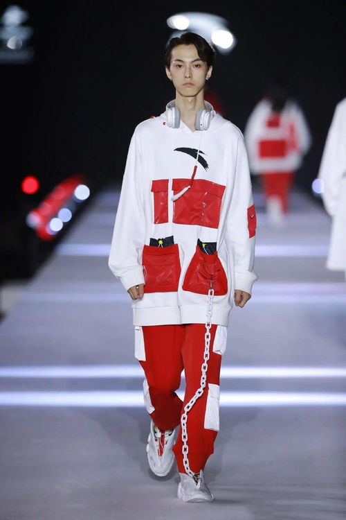 北京2022年冬奧會特許商品國旗款運動服裝發布會